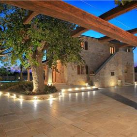 4 bedroom villa with pool near Svetvinčenat, Istria, sleeps 10